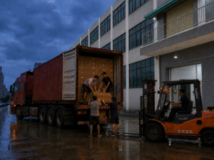 Custom umbrella container loading at China factory for export shipment
