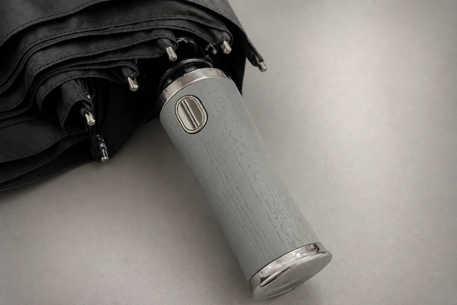 Slim custom umbrella handle with metallic trim for small-batch sampling