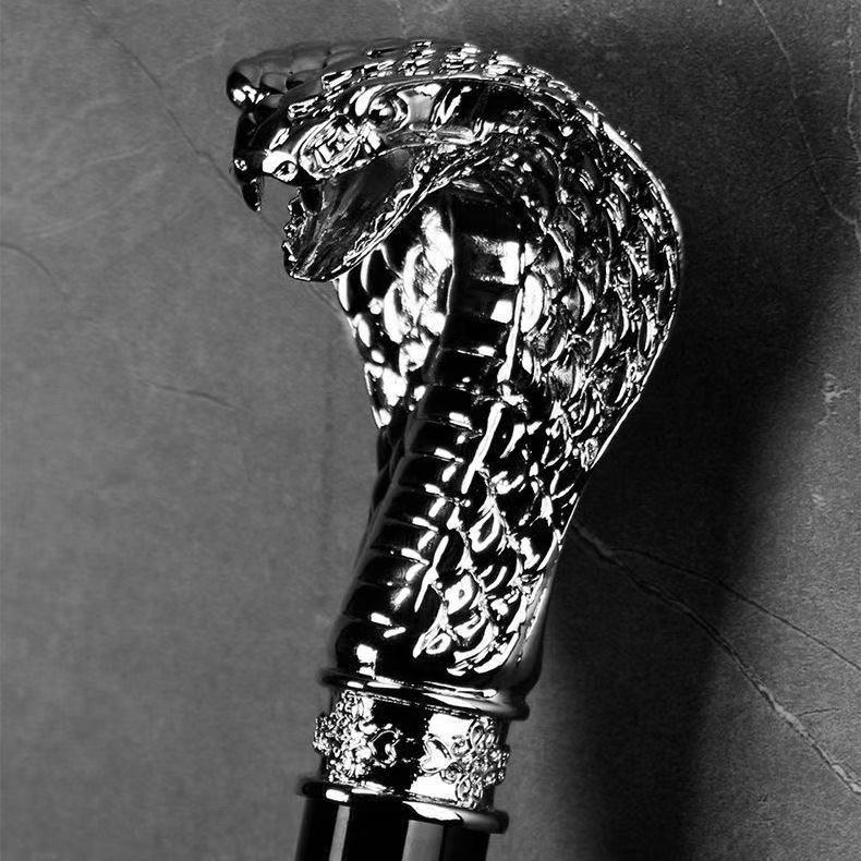 Cobra-shaped umbrella handle with a reflective metallic appearance